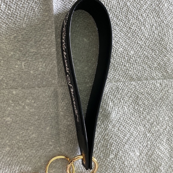 Black Victoria secret keychain - Picture 7 of 7